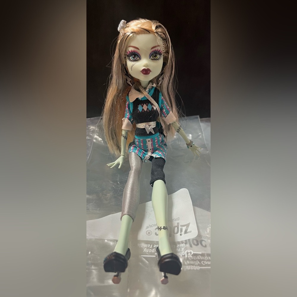 Monster high Schools out Frankie doll